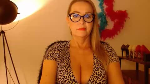 Snapshot of leadesire chatting on 11.19.25 LEA online show from 11.19.25