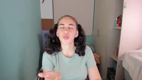 Snapshot of leah_sm chatting on 01.18.25 Laura online show from 01.18.25