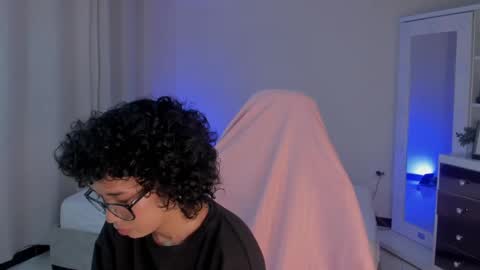 Snapshot of leahaltomm chatting on 02.11.25 leahaltomm online show from 02.11.25