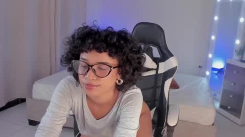 Snapshot of leahaltomm chatting on 02.12.25 leahaltomm online show from 02.12.25