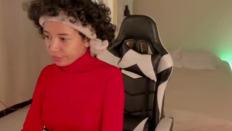 Snapshot of leahaltomm chatting on 03.01.25 leahaltomm online show from 03.01.25