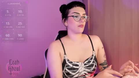 Snapshot of leahghoul666 chatting on 02.25.25 Leah Independent Model OF leahghoul666 online show from 02.25.25