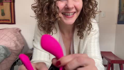 Leah Sparkles online show from 12.04.24