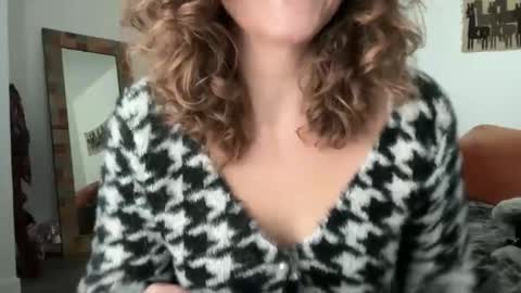 Leah Sparkles online show from 11.24.25