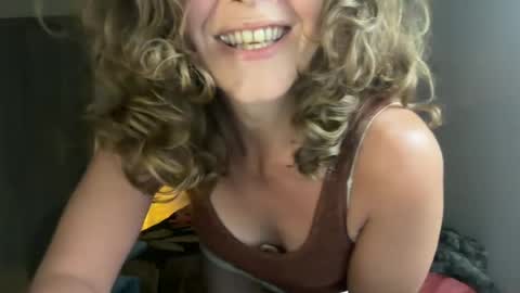 Leah Sparkles online show from 07.08.26