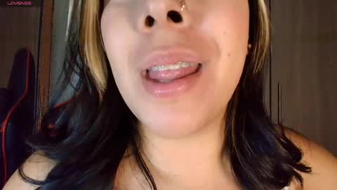 Snapshot of leahtemptation chatting on 04.19.26 leah online show from 04.19.26