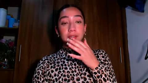 Snapshot of leanaalhub chatting on 11.29.25 leanaalhub online show from 11.29.25