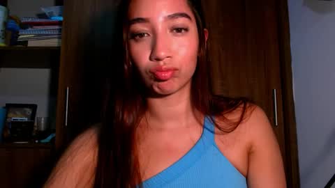 Snapshot of leanaalhub chatting on 12.18.25 leanaalhub online show from 12.18.25