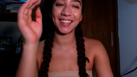 Snapshot of leanaalhub chatting on 12.19.25 leanaalhub online show from 12.19.25