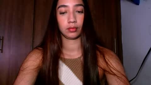 Snapshot of leanaalhub chatting on 12.21.25 leanaalhub online show from 12.21.25