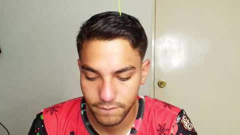 Snapshot of leandro_valenzuela chatting on 12.24.24 Leandro online show from 12.24.24