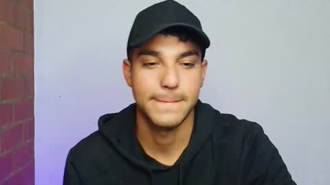 Snapshot of leandro_valenzuela chatting on 01.08.25 Leandro online show from 01.08.25