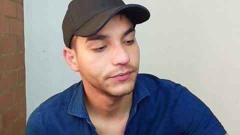 Snapshot of leandro_valenzuela chatting on 01.08.25 Leandro online show from 01.08.25