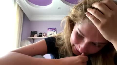 Snapshot of leantraugh chatting on 06.18.26 Taya online show from 06.18.26