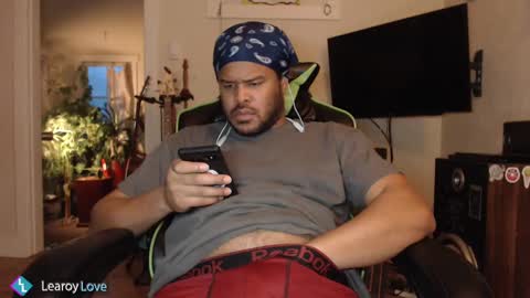 Snapshot of learoy chatting on 12.16.24 Learoy online show from 12.16.24