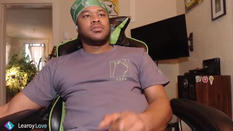 Snapshot of learoy chatting on 02.19.25 Learoy online show from 02.19.25