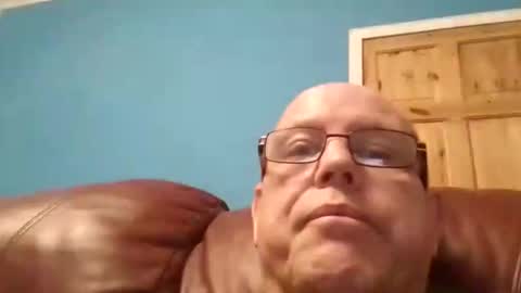 Snapshot of leatherpants68 chatting on 11.04.25 leatherpants68 online show from 11.04.25