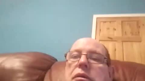 Snapshot of leatherpants68 chatting on 11.17.25 leatherpants68 online show from 11.17.25