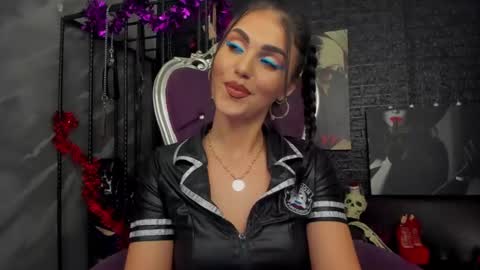 Snapshot of leavonnouire chatting on 01.08.25 Lea online show from 01.08.25