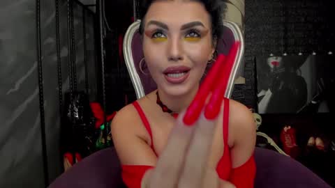 Snapshot of leavonnouire chatting on 02.07.25 Lea online show from 02.07.25