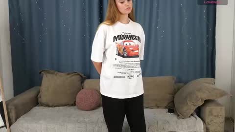 Lina online show from 10.25.25