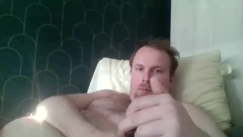 Snapshot of leeuwarder12 chatting on 11.26.25 leeuwarder12 online show from 11.26.25