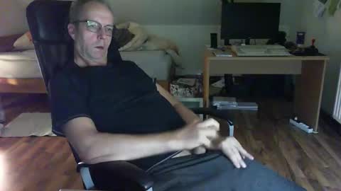 Snapshot of lefti27 chatting on 12.03.24 Dave online show from 12.03.24