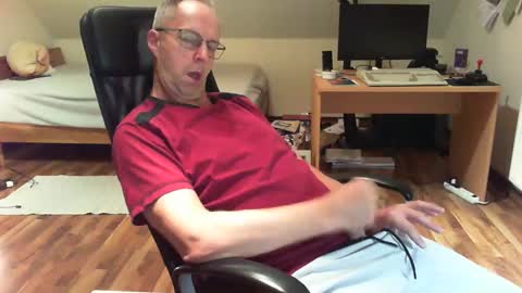 Snapshot of lefti27 chatting on 12.08.24 Dave online show from 12.08.24