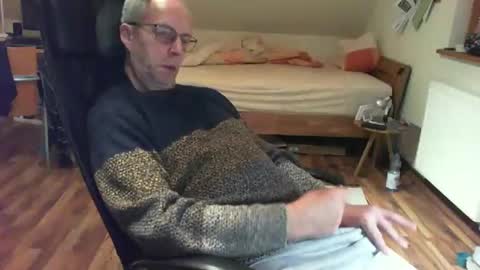 Snapshot of lefti27 chatting on 02.09.25 Dave online show from 02.09.25