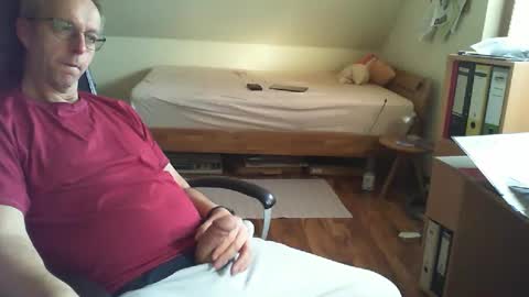 Snapshot of lefti27 chatting on 03.06.25 Dave online show from 03.06.25