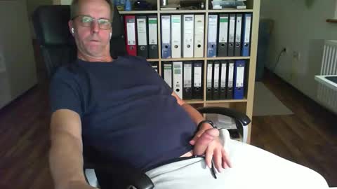 Snapshot of lefti27 chatting on 09.15.25 Dave online show from 09.15.25