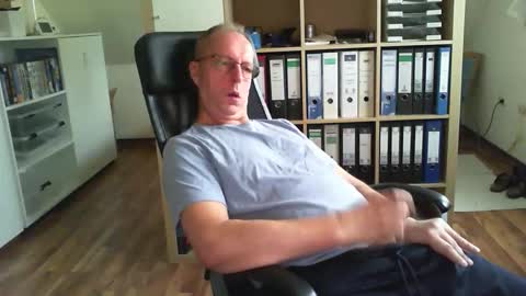 Snapshot of lefti27 chatting on 10.12.25 Dave online show from 10.12.25