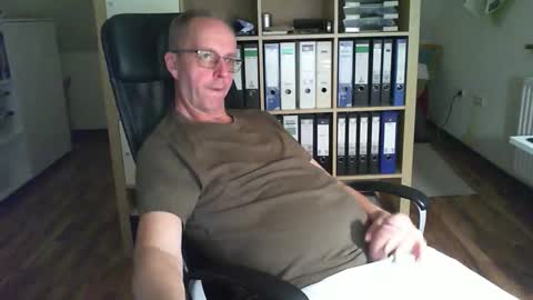 Snapshot of lefti27 chatting on 10.22.25 Dave online show from 10.22.25