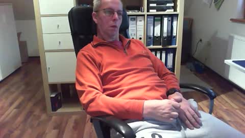 Snapshot of lefti27 chatting on 11.09.25 Dave online show from 11.09.25