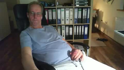 Snapshot of lefti27 chatting on 11.15.25 Dave online show from 11.15.25