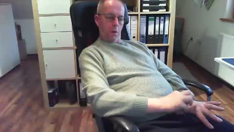 Snapshot of lefti27 chatting on 12.03.25 Dave online show from 12.03.25