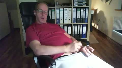 Snapshot of lefti27 chatting on 12.15.25 Dave online show from 12.15.25