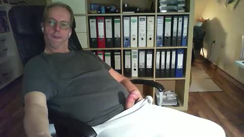 Snapshot of lefti27 chatting on 01.10.26 Dave online show from 01.10.26