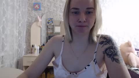 Snapshot of leggywily25 chatting on 03.10.25 leggywily25 online show from 03.10.25