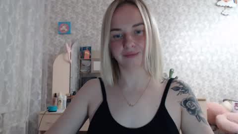 Snapshot of leggywily25 chatting on 03.12.25 leggywily25 online show from 03.12.25