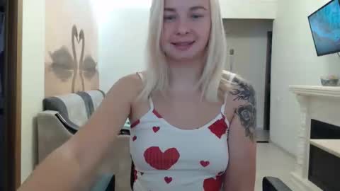 Snapshot of leggywily25 chatting on 09.11.25 leggywily25 online show from 09.11.25