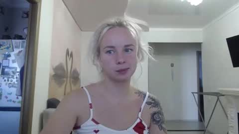 Snapshot of leggywily25 chatting on 09.16.25 leggywily25 online show from 09.16.25