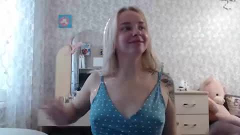 Snapshot of leggywily25 chatting on 09.29.25 leggywily25 online show from 09.29.25