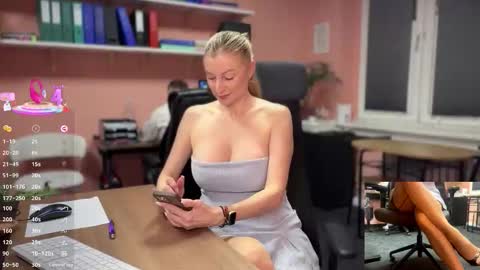 Snapshot of legslong chatting on 12.01.25 LegsLONG online show from 12.01.25