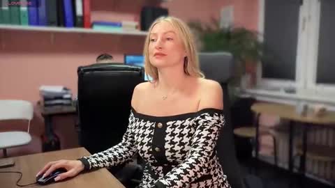 Snapshot of legslong chatting on 01.12.26 LegsLONG online show from 01.12.26