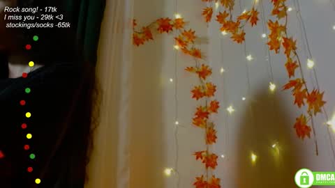 Snapshot of leia_bell chatting on 11.22.25 hey Im Leia and I love rock online show from 11.22.25