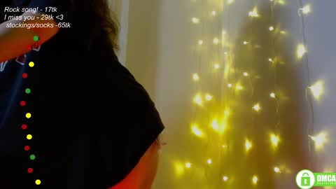 Snapshot of leia_bell chatting on 02.06.26 hey Im Leia and I love rock online show from 02.06.26