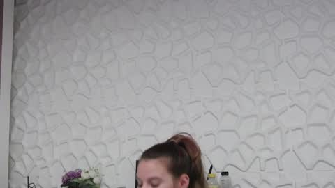 Snapshot of leiahux chatting on 06.05.26 leiahux online show from 06.05.26