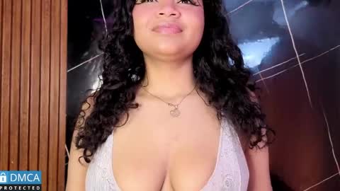 Snapshot of leidy_morales_ chatting on 05.15.26 Leidy online show from 05.15.26