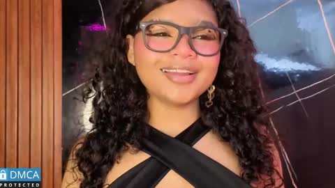Snapshot of leidy_morales_ chatting on 05.19.26 Leidy online show from 05.19.26